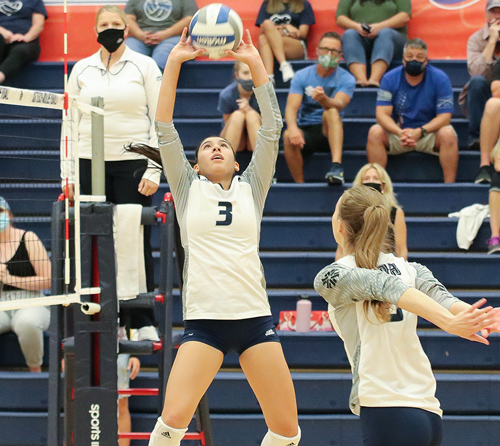 Karla Soto on the court in action