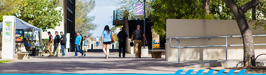 Students walking between buildings at PCC's Downtown Campus
